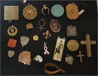 Necklace pendants or charms (20+)