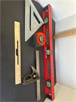 Level square tape measure