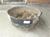26" Cast iron kettle (has crack)