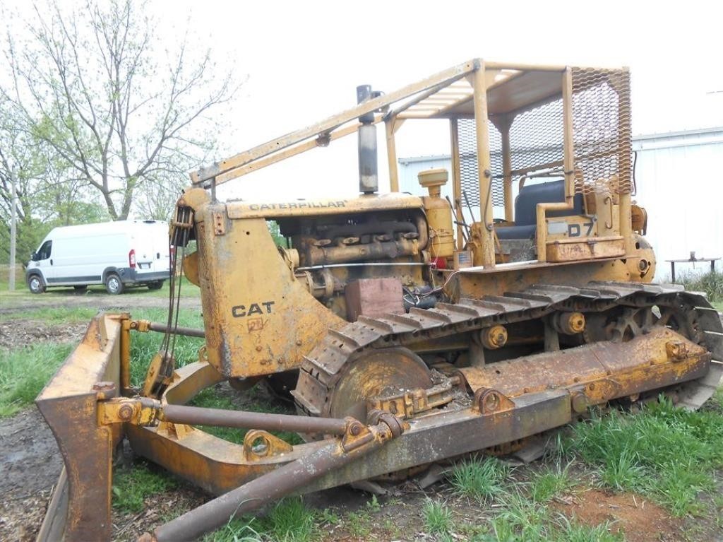 CAT D7 dozer w/12' blade