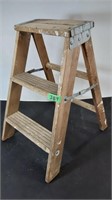 Wood step ladder 2 Feet high