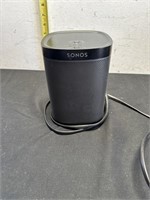 Sonos speaker powers on