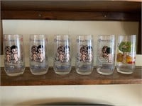 (6) VNT Collector Glasses Love Is & Peanuts