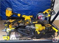 DeWalt Lot of (10 pcs) assorted DeWalt tools,