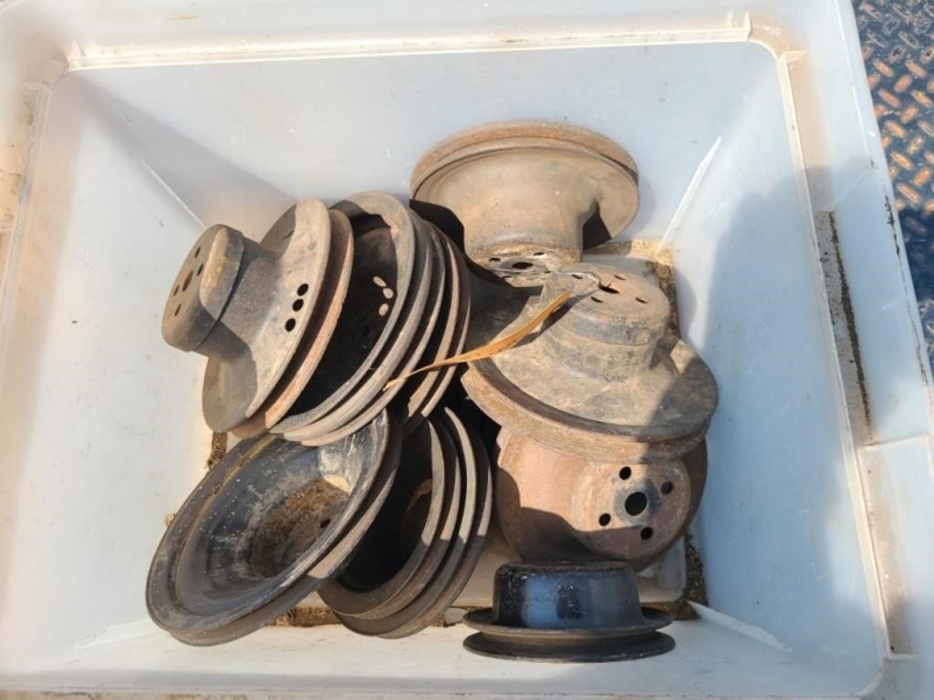 1040  Ford engine pulleys