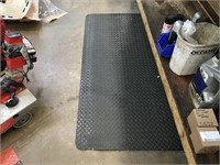 8 anti-fatigue rubber mats
