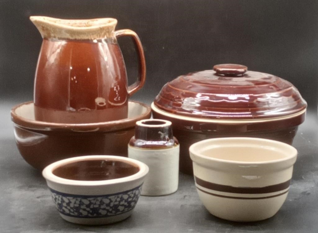 (L) McCoy Pottery Ware assorted pieces. Tallest 8