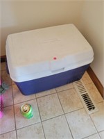 Rubbermaid Cooler