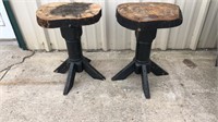 Pair of primitive stands