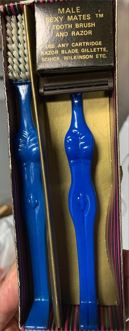 Risque' shaving kit