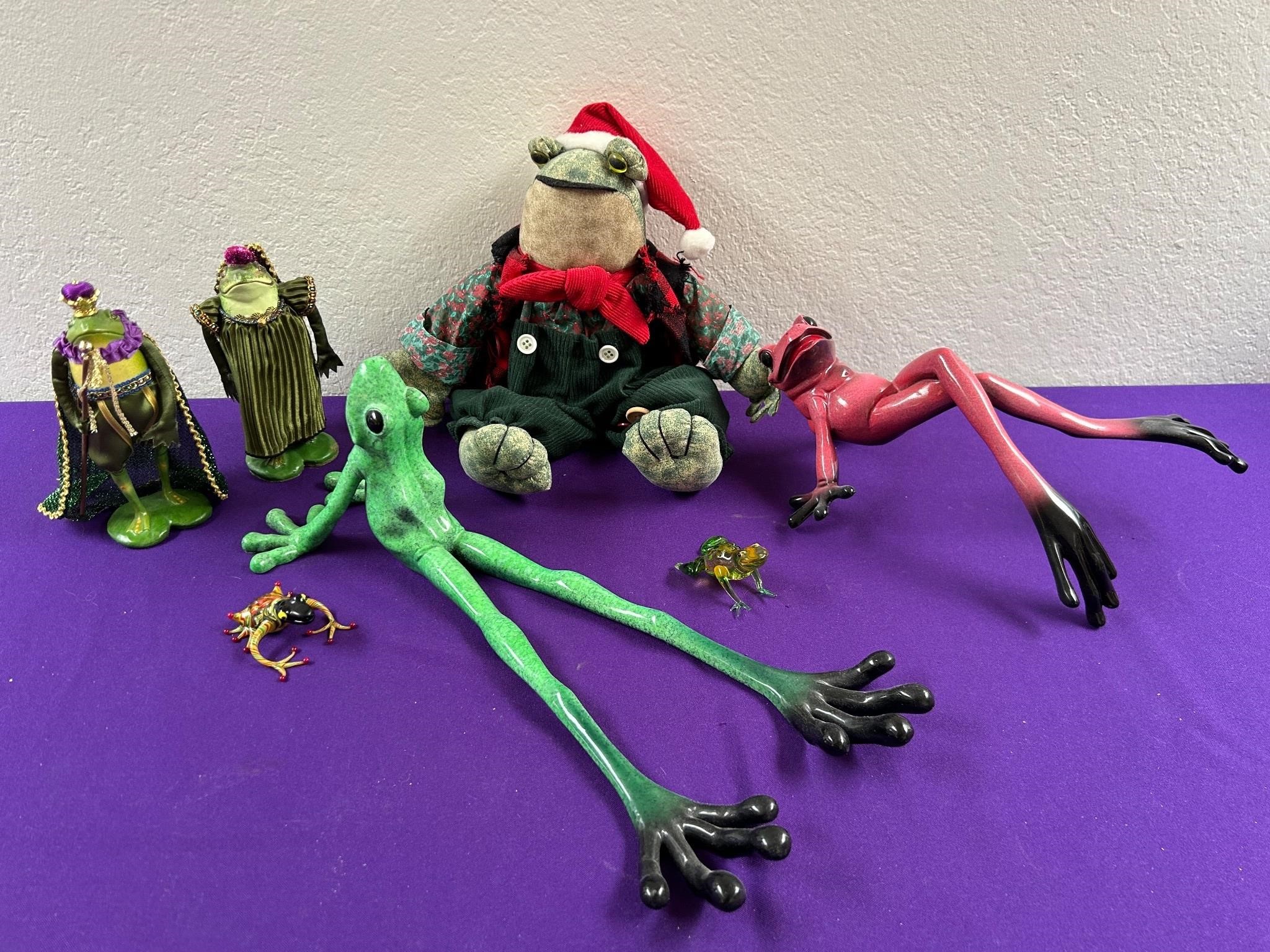 "Kittys Critters" Frogs,  Singing Holiday Frog ++