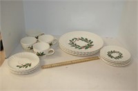Holiday Plates 4, Cups 4 & 8 Saucers