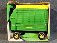 1:16 ERTL John Deere Forage Wagon