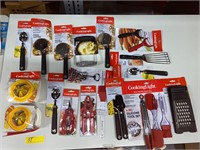LOT OF 20 KITCHEN TOOLS