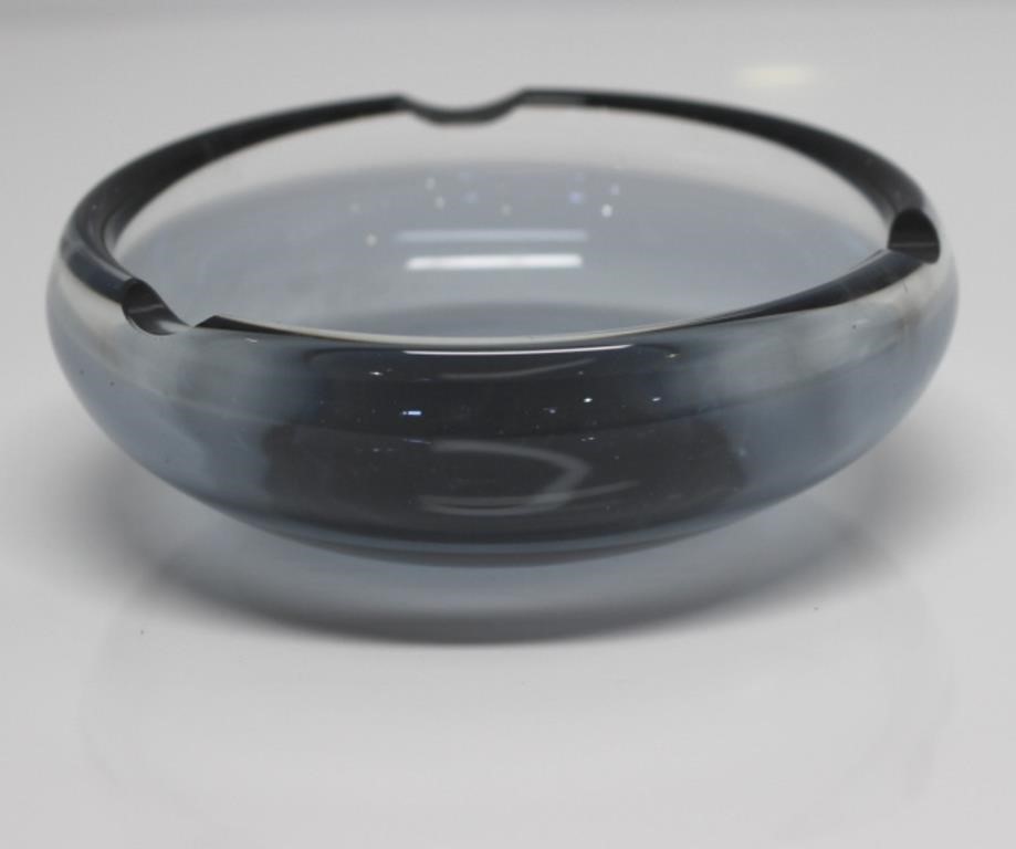 ART GLASS ASH-TRAY SMOKED GRAY COLOUR