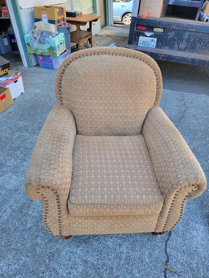 Large Comfy Cloth Chair