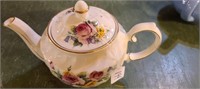Cute Sadler England Teapot