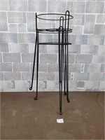 2 Metal plant pot stands