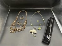 Various costume jewelry necklaces