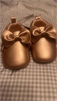 C11) NEW carters 0-3month Rose gold 
soft sole