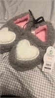 C11) NEW kids size 11-12 slippers 
No issues