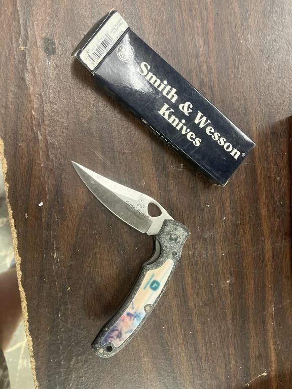 Smith and Wesson folding pocket knife