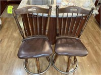 PAIR OF BAR 24 IN HIGH BAR STOOLS