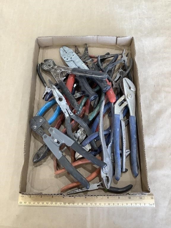 Assorted lot of pliers