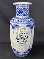 VTG  Chinese 2-piece blue & white porcelain