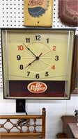 Vintage Dr. Pepper clock working