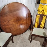 Round Table w 6 Chairs & Sideboard