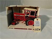 Ertl IHC Farmall 756 Tractor NIB 1/16