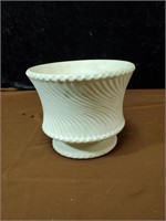 McCoy off white swirl planter approx 6 inches