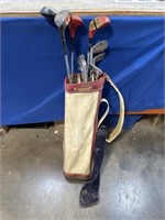 Vintage golf bag with Wilson golf clubs