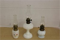 SELECTION OF VINTAGE MINIATURE OIL LAMPS