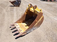 John Deere 24" Backhoe Bucket w/ Teeth