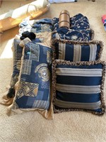(2) Bedspreads/Pillows
