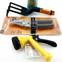 3 outils dont sécateur + cultivateur FISKARS, neuf