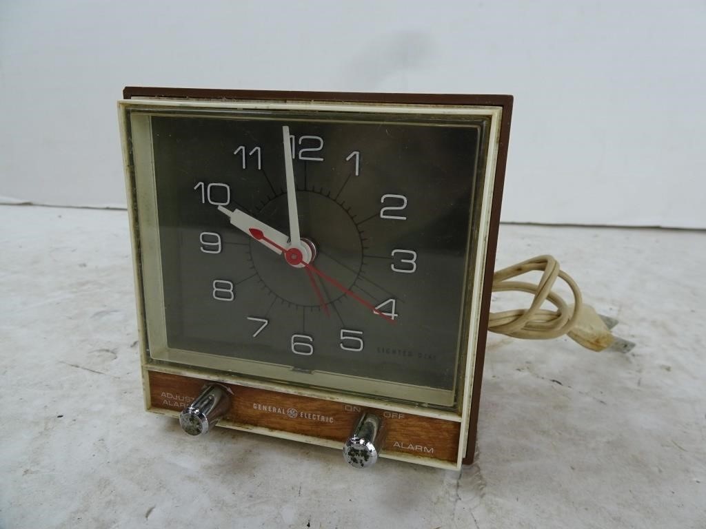 Vintage GE Analog Alarm Clock - Works