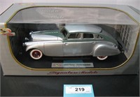 Signature Series 1:18 1933 Pierce Arrow coupe MIB