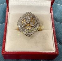 GORGEOUS 14KT GOLD AND DIAMONDS RING