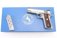 Colt Custom Combat Commander .45 ACP.