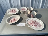Taylor Smith & T Center Bouquet Red China Set