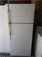 White GE Refrigerator Y4