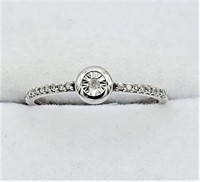 10KT. WHITE GOLD DIAMOND RING, 17 DIAMONDS