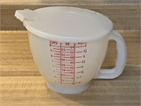 Vintage Tupperware - 8 cup