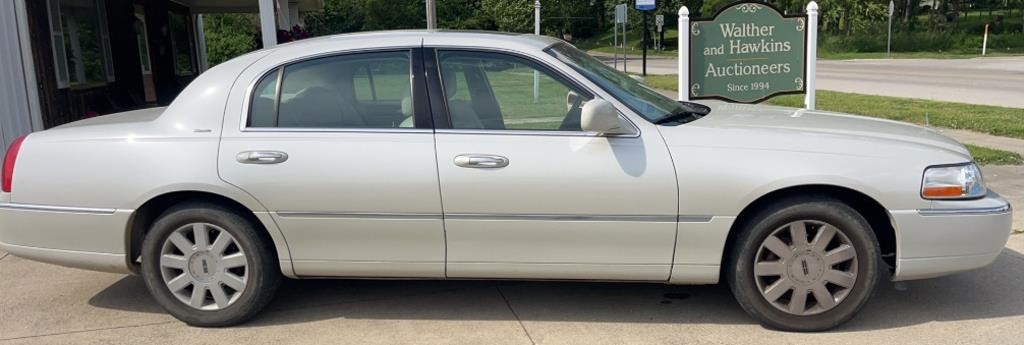 2004 Lincoln Town Car Ultimate