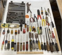 Tool lot-mostly screwdrivers