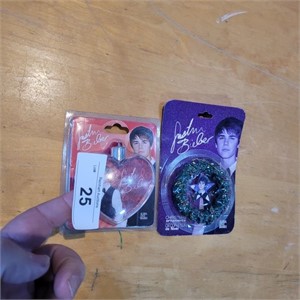 2- JUSTIN BEIBER ITEMS