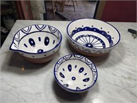 Decorative stoneware bowl set